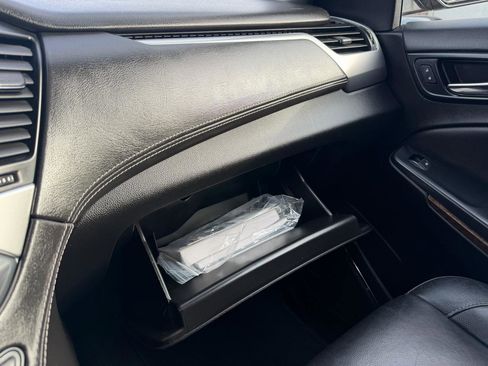 Used 2020 Chevrolet Suburban LT image 22