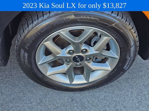 Used 2023 Kia Soul LX w/ LX Technology Package FWD image 8