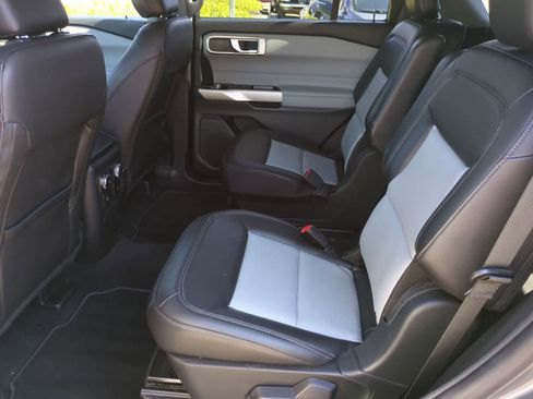Used 2022 Ford Explorer XLT w/ Equipment Group 202A image 19
