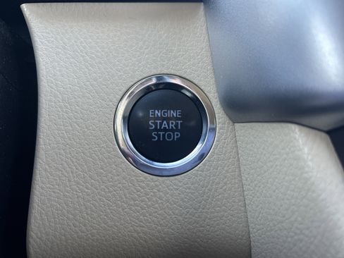 Used 2017 Toyota Highlander XLE image 15