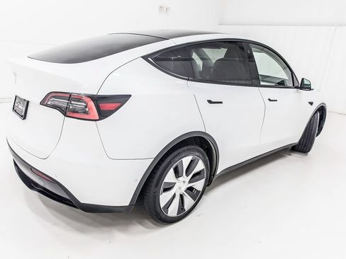 Used 2021 Tesla Model Y 2WD image 9