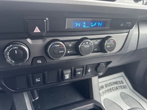 Used 2022 Toyota Tacoma TRD Sport AWD/4WD image 19