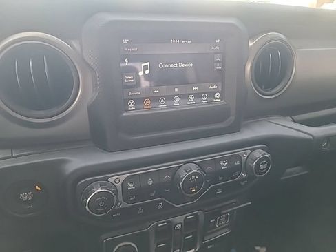 Used 2022 Jeep Gladiator Sport AWD/4WD image 15