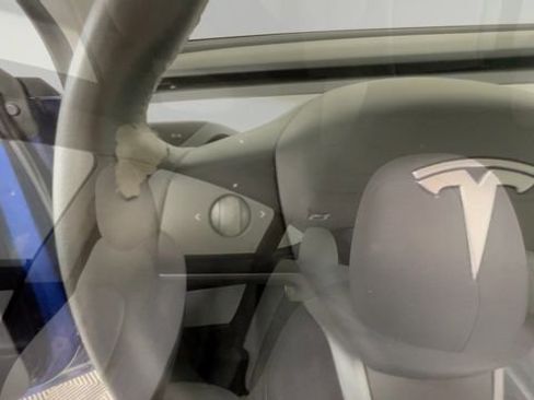Used 2021 Tesla Model Y Long Range AWD/4WD image 25