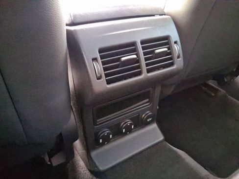 Used 2017 Jaguar F-PACE Premium image 31