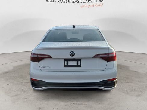 Used 2024 Volkswagen Jetta S image 4