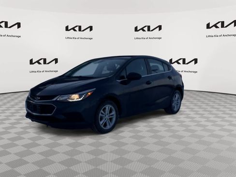 Used 2018 Chevrolet Cruze LT FWD image 4