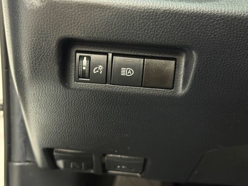 Used 2019 Toyota RAV4 LE w/ Carpet Mat Package AWD/4WD image 27