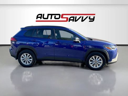 Used 2025 Toyota Corolla Cross LE FWD image 8