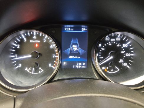 Used 2020 Nissan Rogue SV FWD image 23