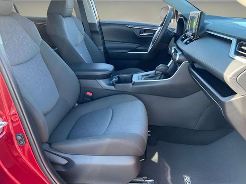 Certified 2022 Toyota RAV4 XLE w/ Convenience Package FWD image 17