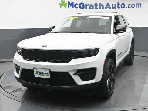 Used 2023 Jeep Grand Cherokee Altitude AWD/4WD image 21
