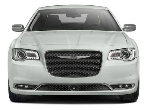 Used 2016 Chrysler 300 C image 4