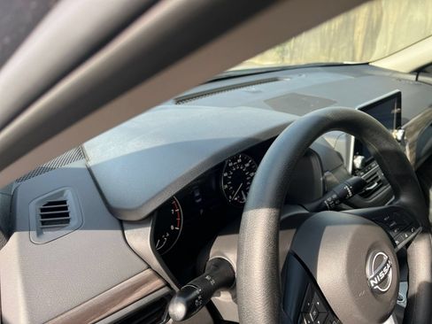 Used 2025 Nissan Altima 2.5 SV FWD image 34