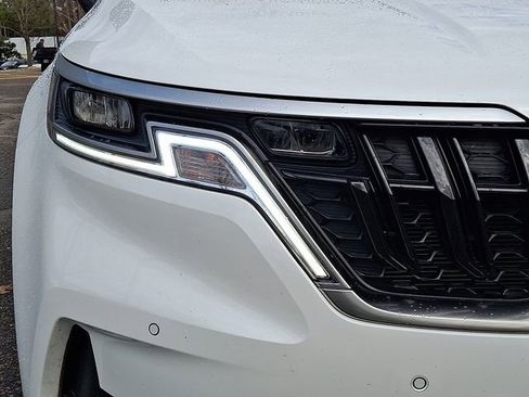 Certified 2024 Kia Carnival EX image 11