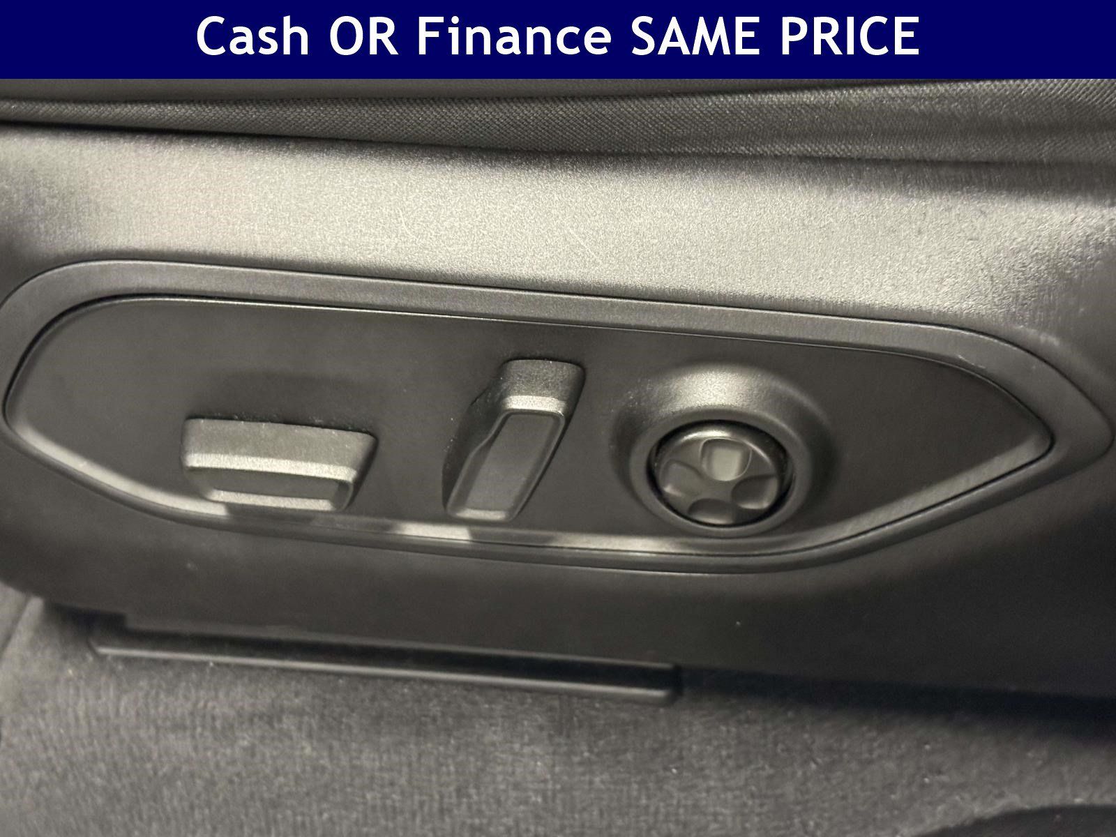 Used 2023 Jeep Grand Cherokee Altitude AWD/4WD image 18