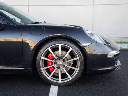 Used 2013 Porsche 911 Carrera S image 9
