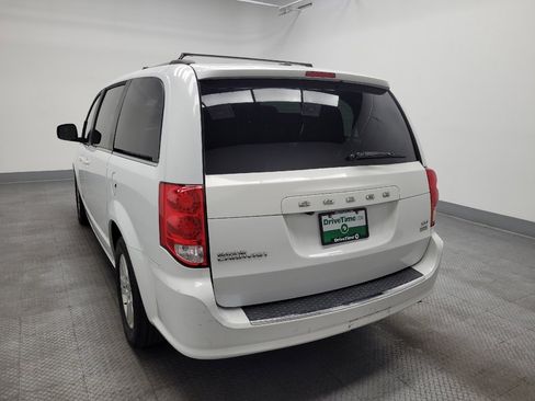 Used 2018 Dodge Grand Caravan SXT image 5