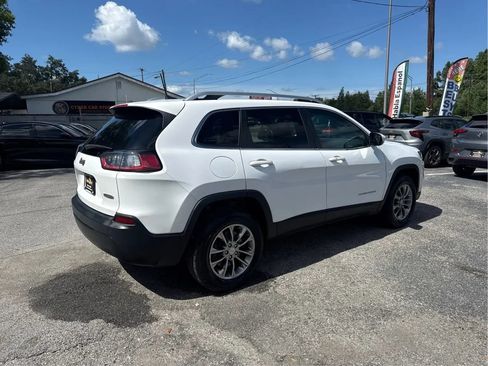 Used 2019 Jeep Cherokee Latitude Plus w/ Cold Weather Group AWD/4WD image 5