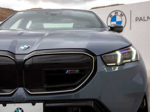 Certified 2025 BMW M5 w/ Carbon Package image 9