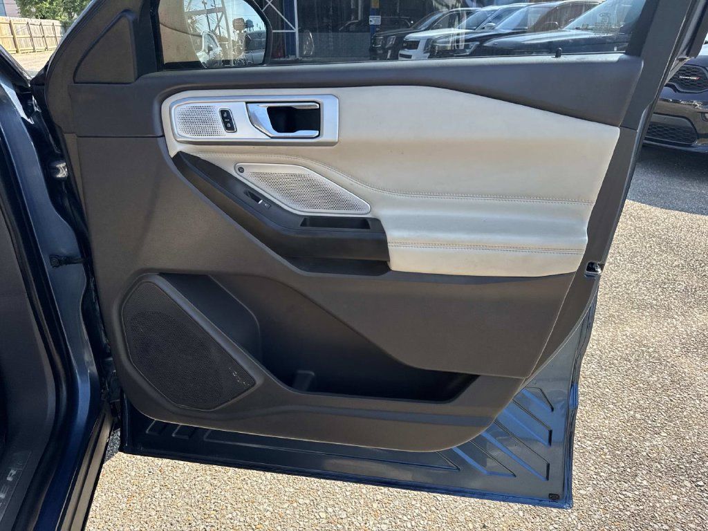 Used 2020 Ford Explorer Platinum w/ Premium Technology Package AWD/4WD image 15