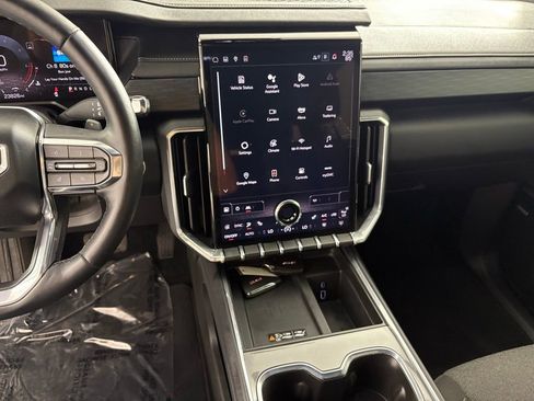 Used 2025 GMC Acadia Elevation image 25