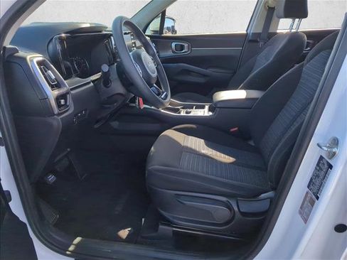Used 2023 Kia Sorento LX image 9