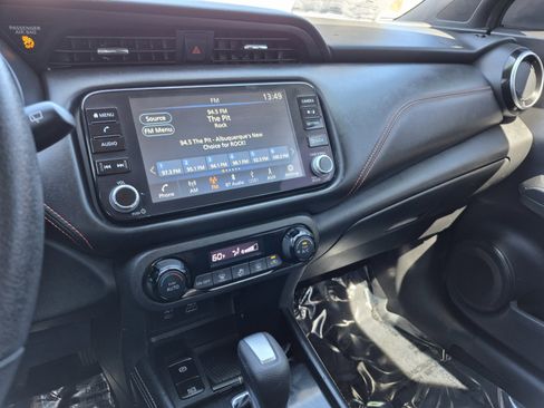 Used 2022 Nissan Kicks SR image 11