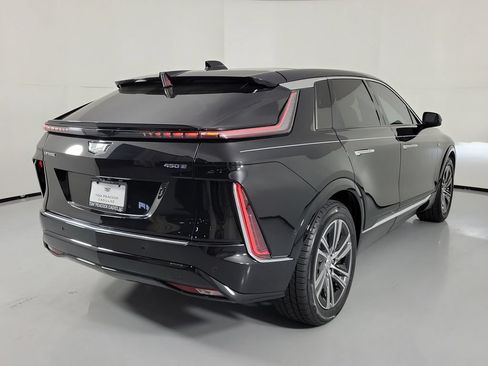 Used 2024 Cadillac Lyriq Luxury RWD image 3