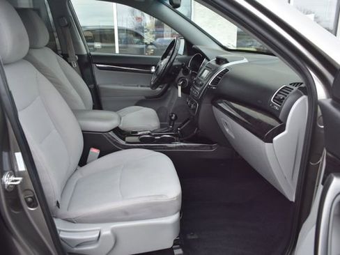 Used 2014 Kia Sorento LX image 38