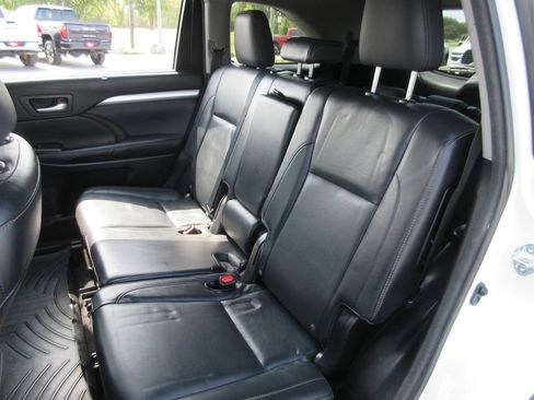 Used 2015 Toyota Highlander XLE AWD/4WD image 21