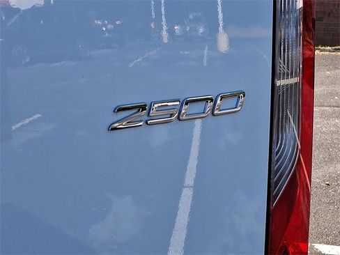 Used 2025 Mercedes-Benz Sprinter 2500 image 30