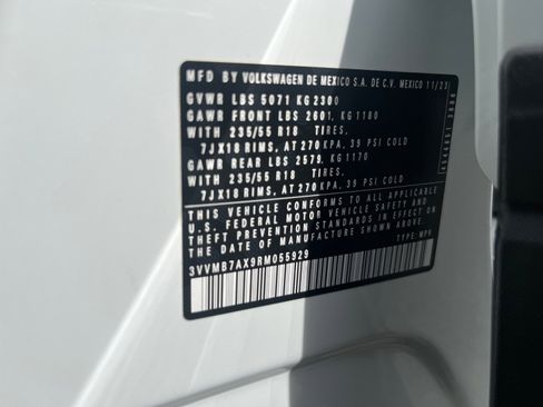 Used 2024 Volkswagen Tiguan SE w/ Panoramic Sunroof Package image 25