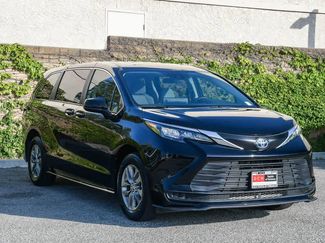 Used 2024 Toyota Sienna LE FWD video 3