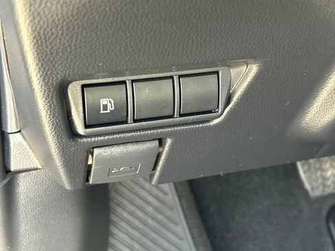 Used 2025 Toyota Prius XLE image 25