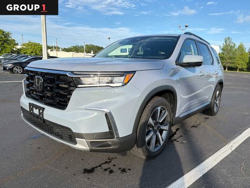 Used 2025 Honda Pilot Elite image 1