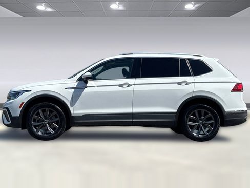 Used 2022 Volkswagen Tiguan SE AWD/4WD image 2