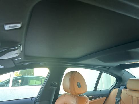 Used 2019 BMW 530e image 20