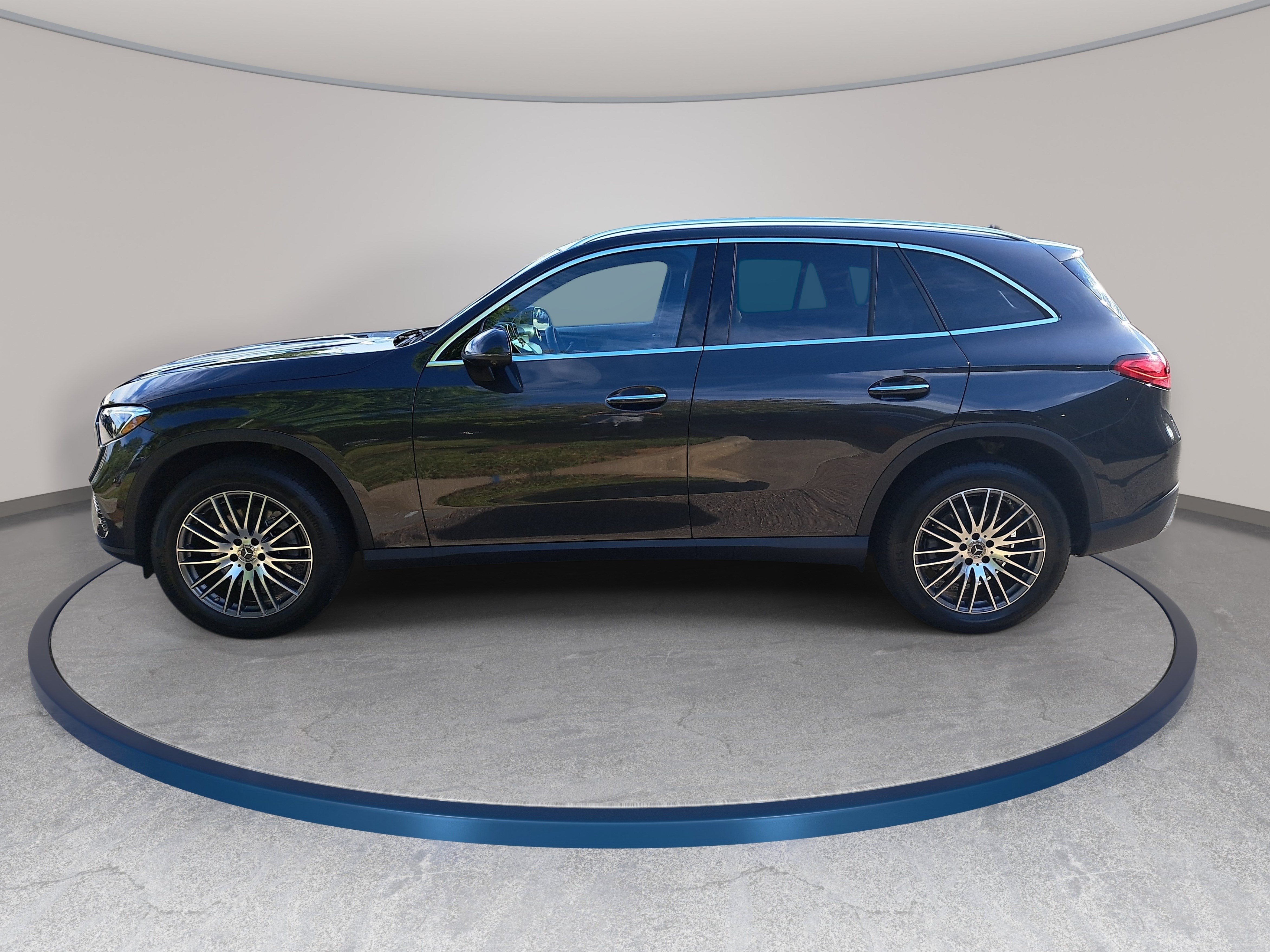 Used 2026 Mercedes-Benz GLC 300 4MATIC image 9