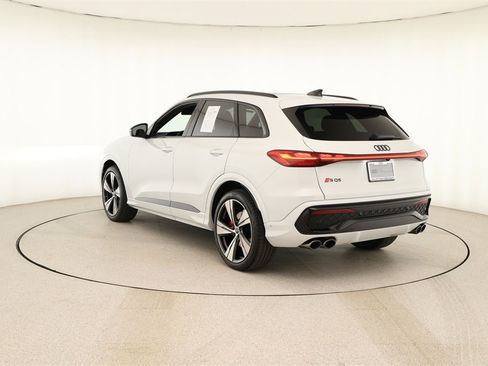 Certified 2025 Audi SQ5 Prestige image 4