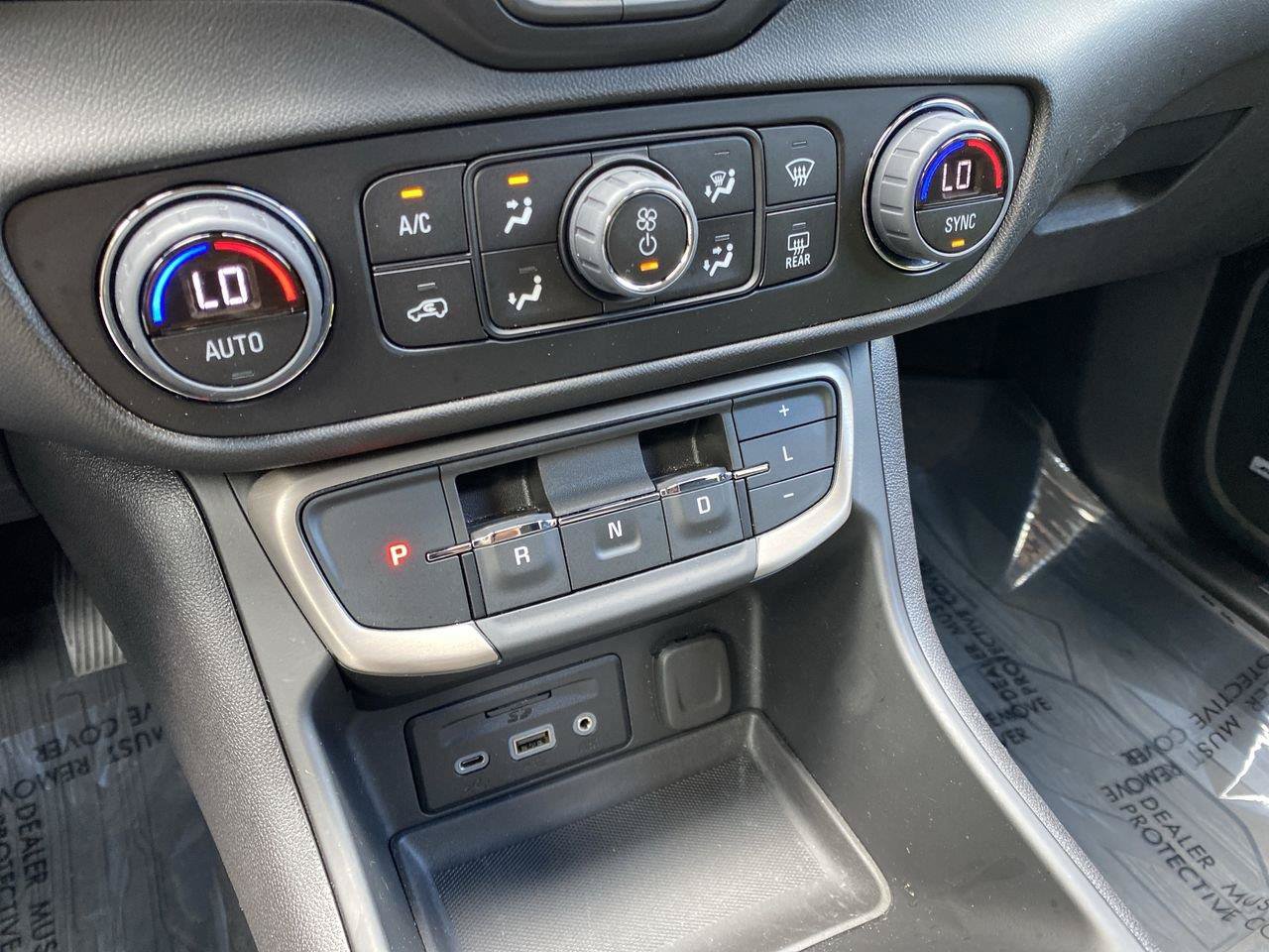 Used 2024 GMC Terrain Denali AWD/4WD image 40