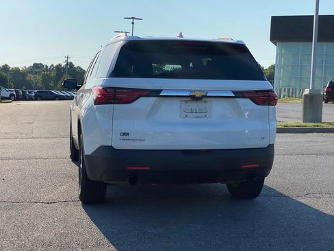 Used 2023 Chevrolet Traverse LT w/ Rear Camera Mirror Package FWD image 5