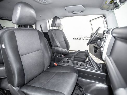Used 2012 Toyota FJ Cruiser 4WD w/ Convenience Pkg image 16