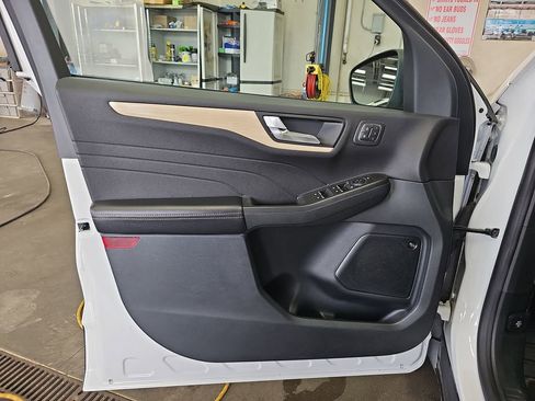 Used 2021 Ford Escape Titanium w/ Titanium Elite Package FWD image 27