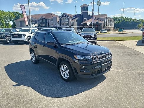 Used 2025 Jeep Compass Latitude image 1