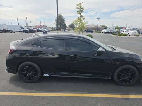 Used 2018 Honda Civic Sport image 6