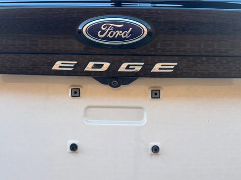 Certified 2022 Ford Edge Titanium w/ Equipment Group 301A image 9