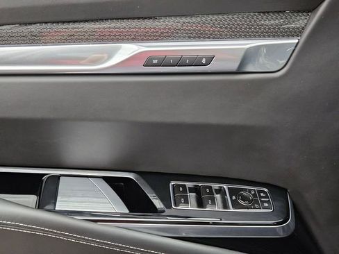 Used 2025 Cadillac Escalade V w/ LPO, ONYX Package image 25