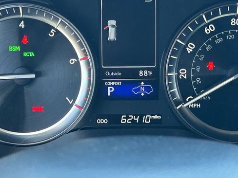 Used 2021 Lexus LX 570 4WD w/ Luxury Package image 32