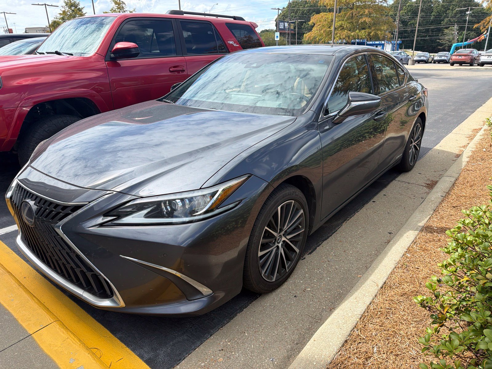 Used 2022 Lexus ES 300h w/ Premium Package FWD image 3